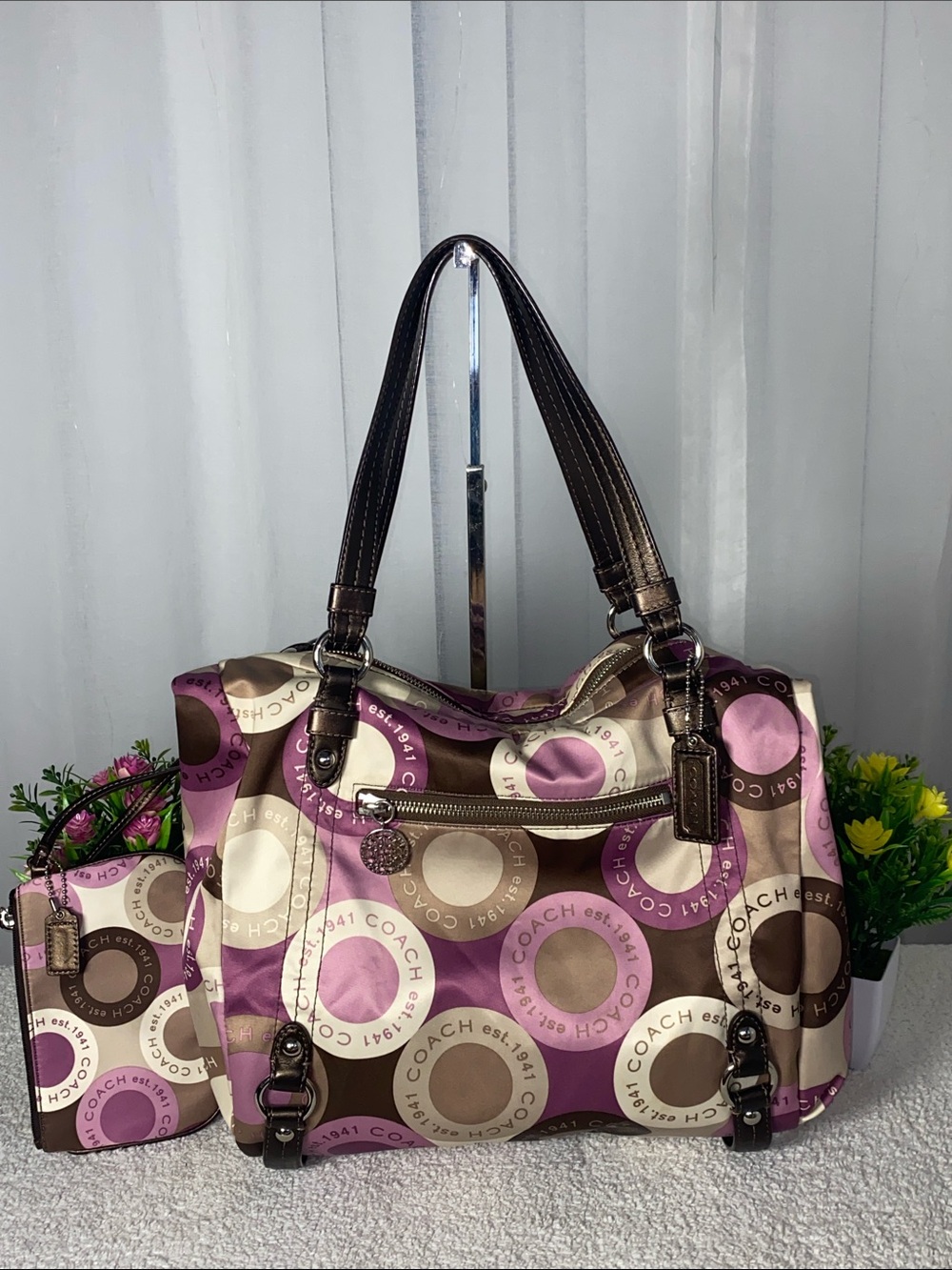 GUC Coach Poppy Op Art Glam Tote with Matching Coin Pouch